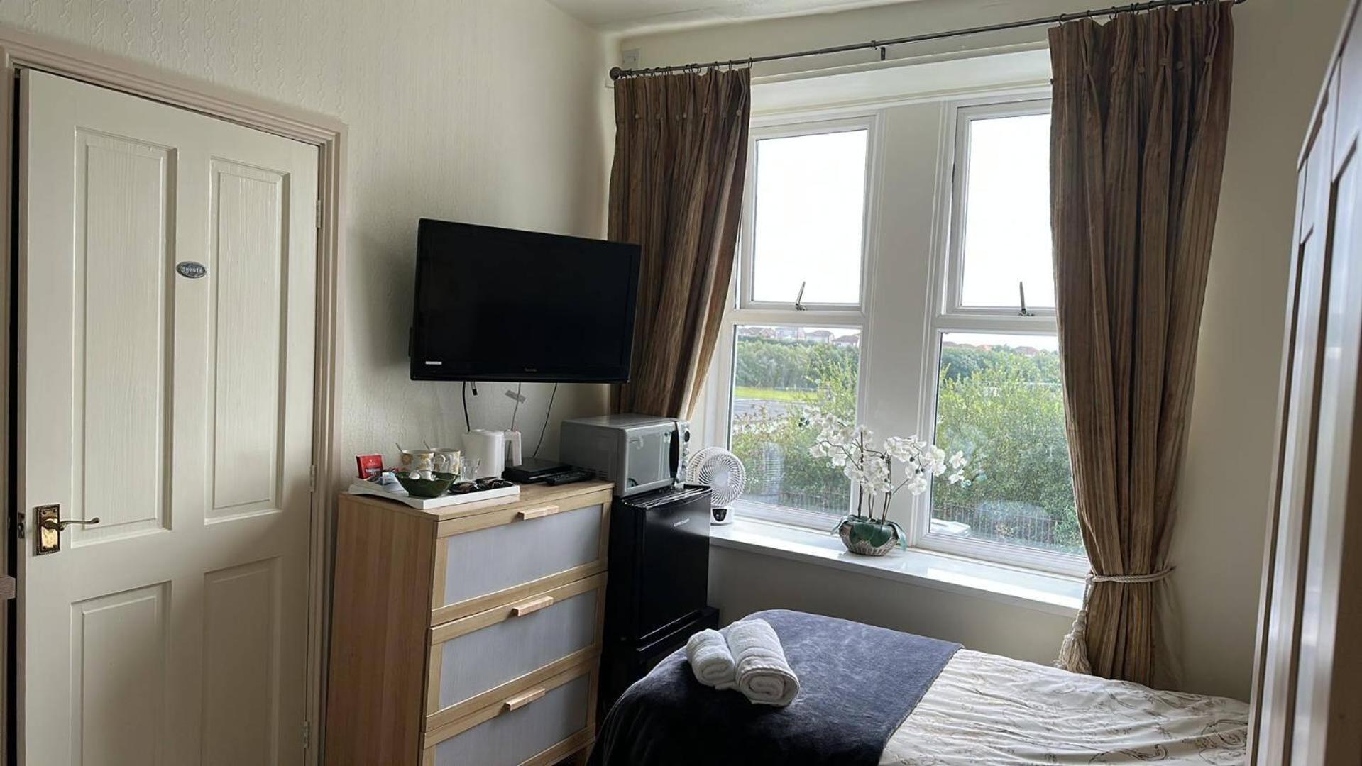 The Pavilion Guest House Millom Bagian luar foto